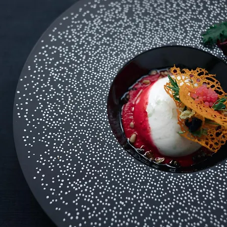 Wyndham Old Town Hotel 4*