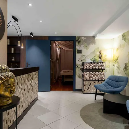 Отель Wyndham Old Town 4*