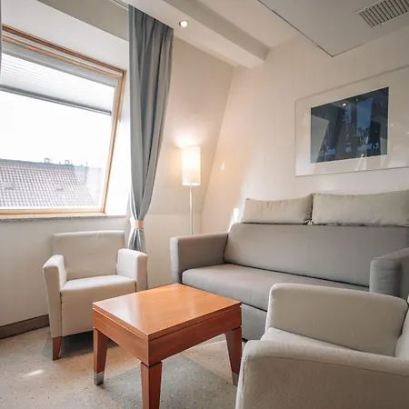 Wyndham Old Town 4*