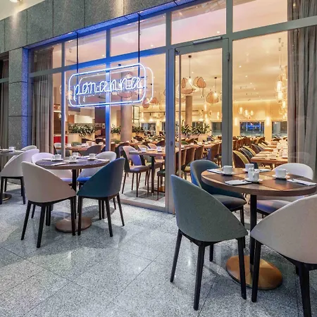 Готель Wyndham Old Town 4*