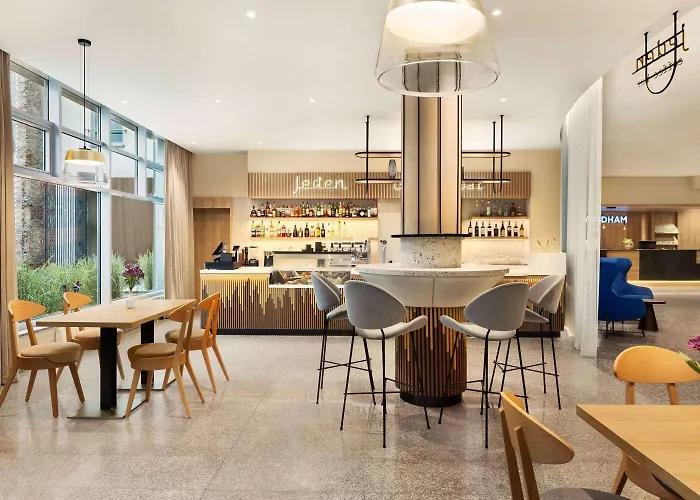 Wyndham Old Town Hotel 4*