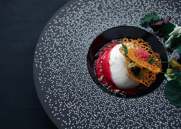 Wyndham Old Town Hotel 4*